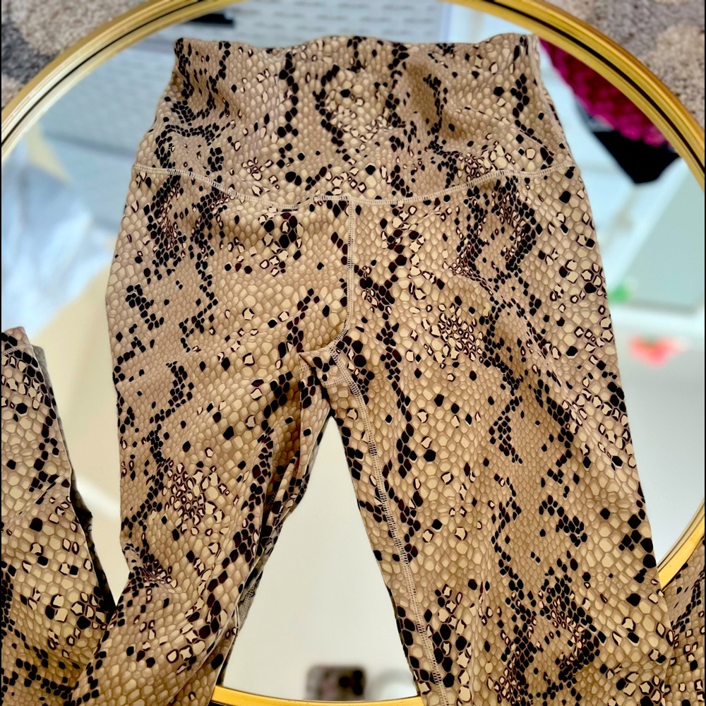 Varley Leggings size small med compression luxury athletic apparel